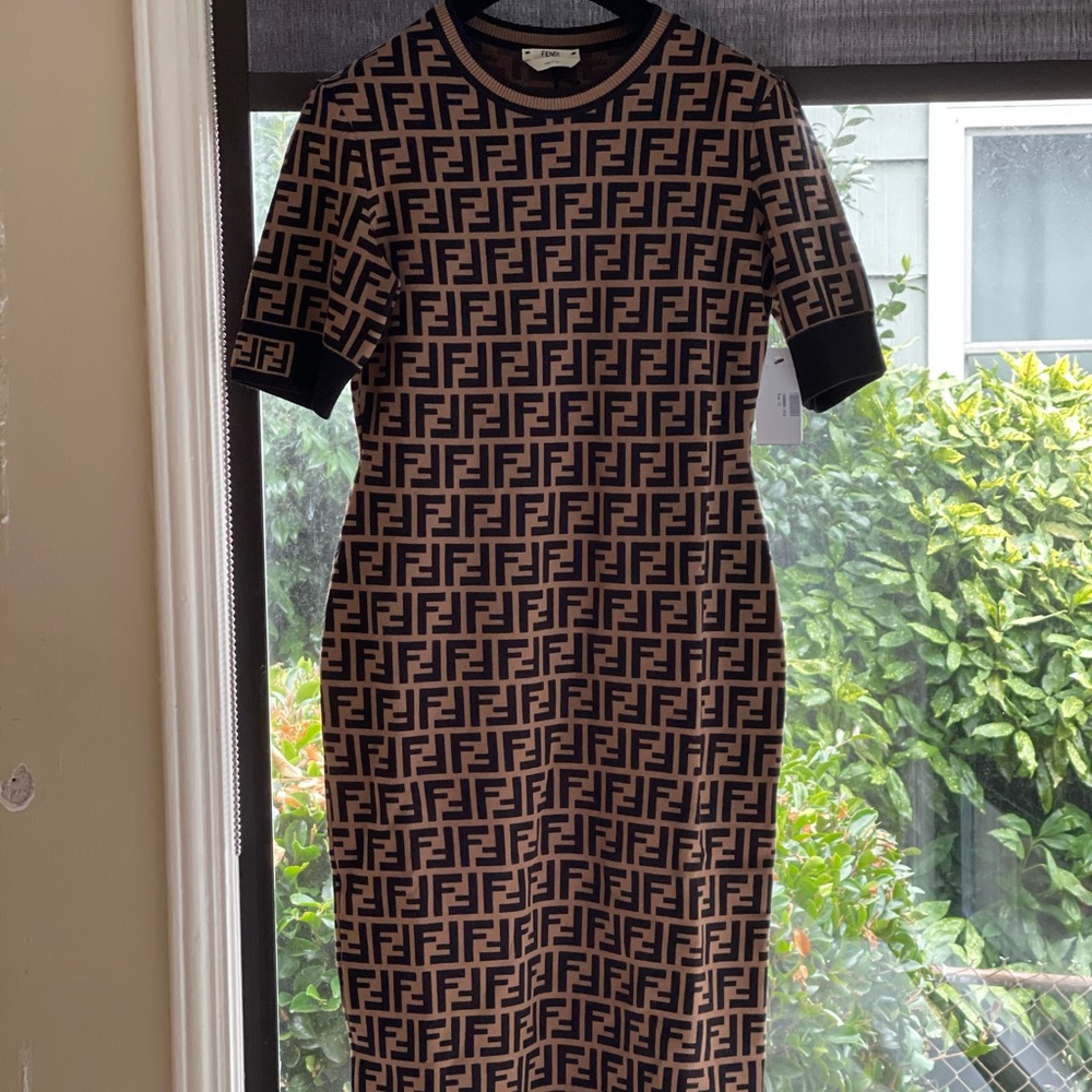 FENDI Short-Sleeve Logo Knit Midi Dress